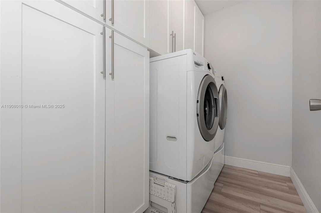 Active With Contract: $465,000 (3 beds, 2 baths, 1613 Square Feet)