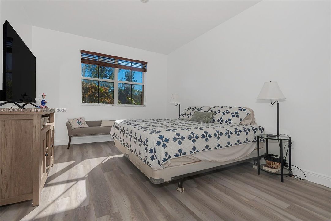 Active With Contract: $465,000 (3 beds, 2 baths, 1613 Square Feet)