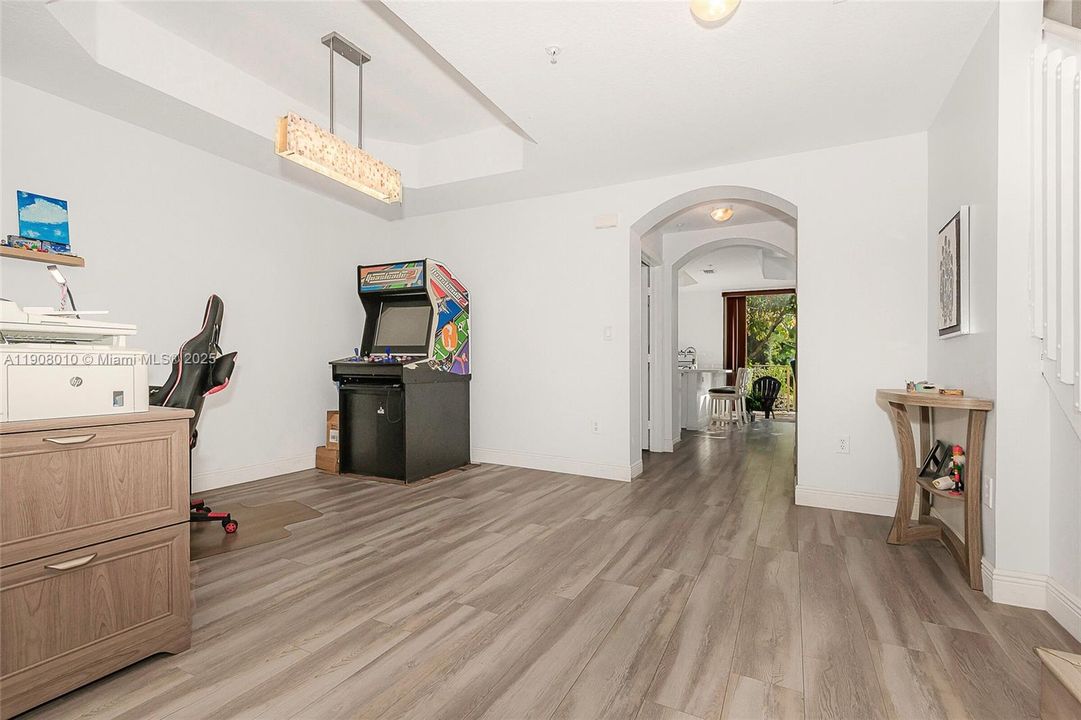 Active With Contract: $465,000 (3 beds, 2 baths, 1613 Square Feet)