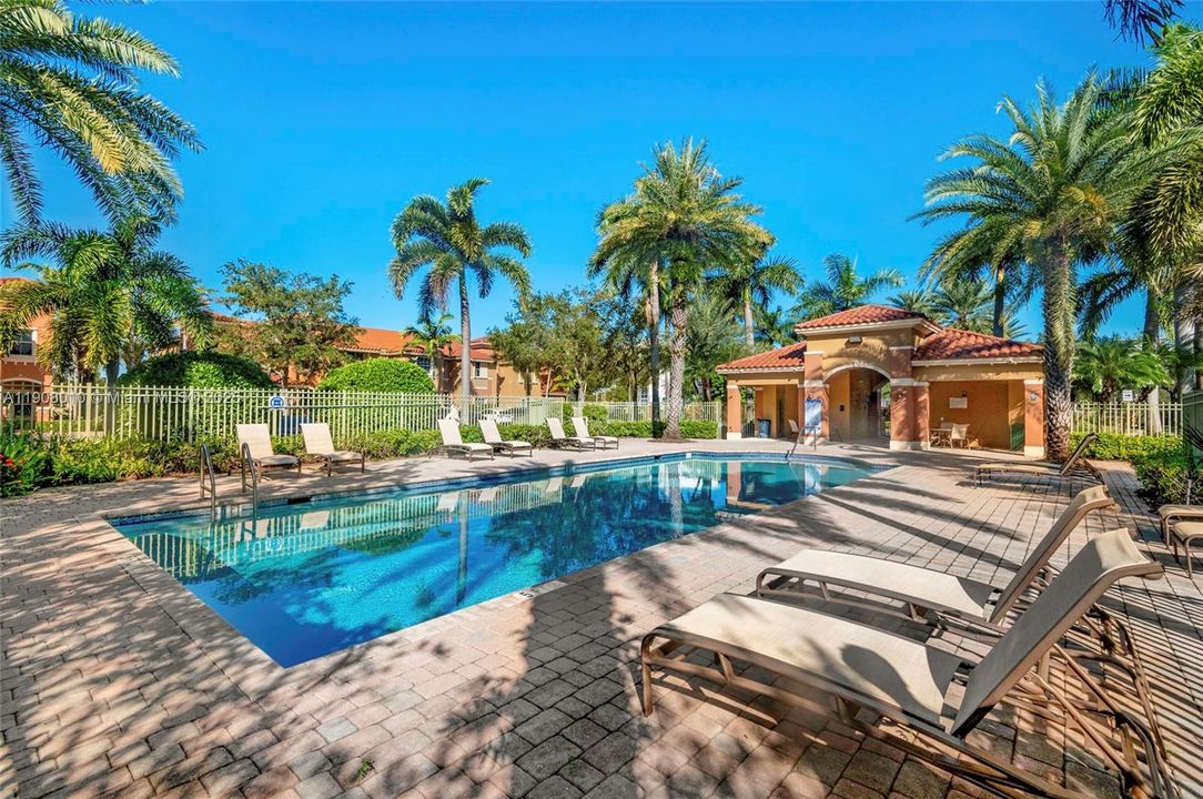 Active With Contract: $465,000 (3 beds, 2 baths, 1613 Square Feet)