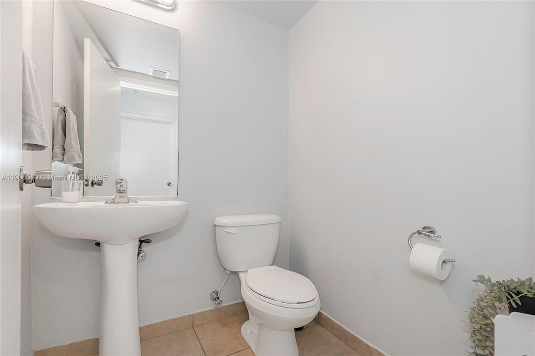 Active With Contract: $465,000 (3 beds, 2 baths, 1613 Square Feet)