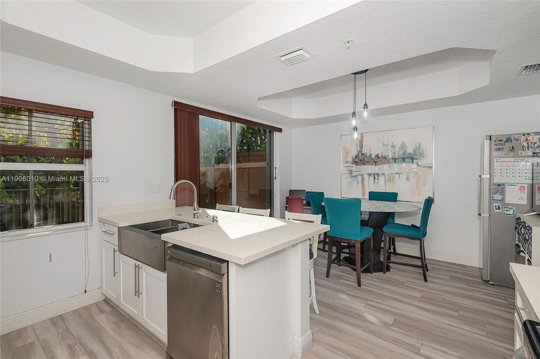 Active With Contract: $465,000 (3 beds, 2 baths, 1613 Square Feet)