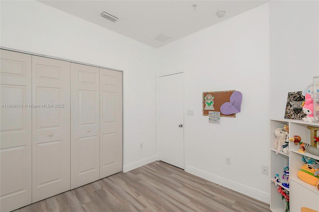 Active With Contract: $465,000 (3 beds, 2 baths, 1613 Square Feet)