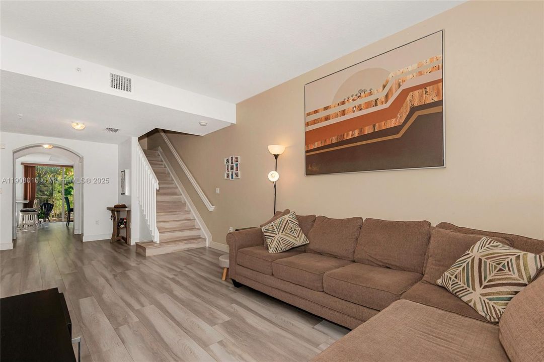 Active With Contract: $465,000 (3 beds, 2 baths, 1613 Square Feet)