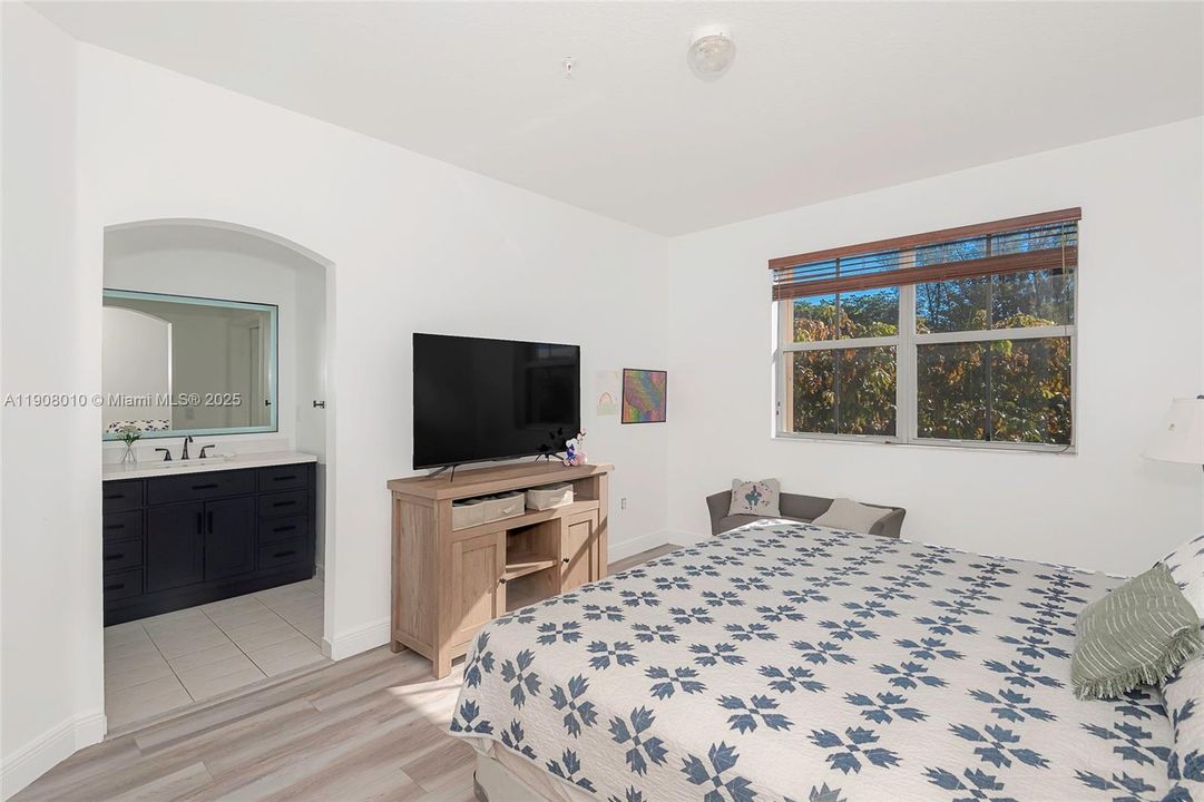 Active With Contract: $465,000 (3 beds, 2 baths, 1613 Square Feet)