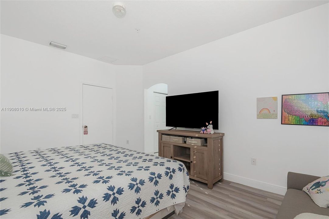 Active With Contract: $465,000 (3 beds, 2 baths, 1613 Square Feet)