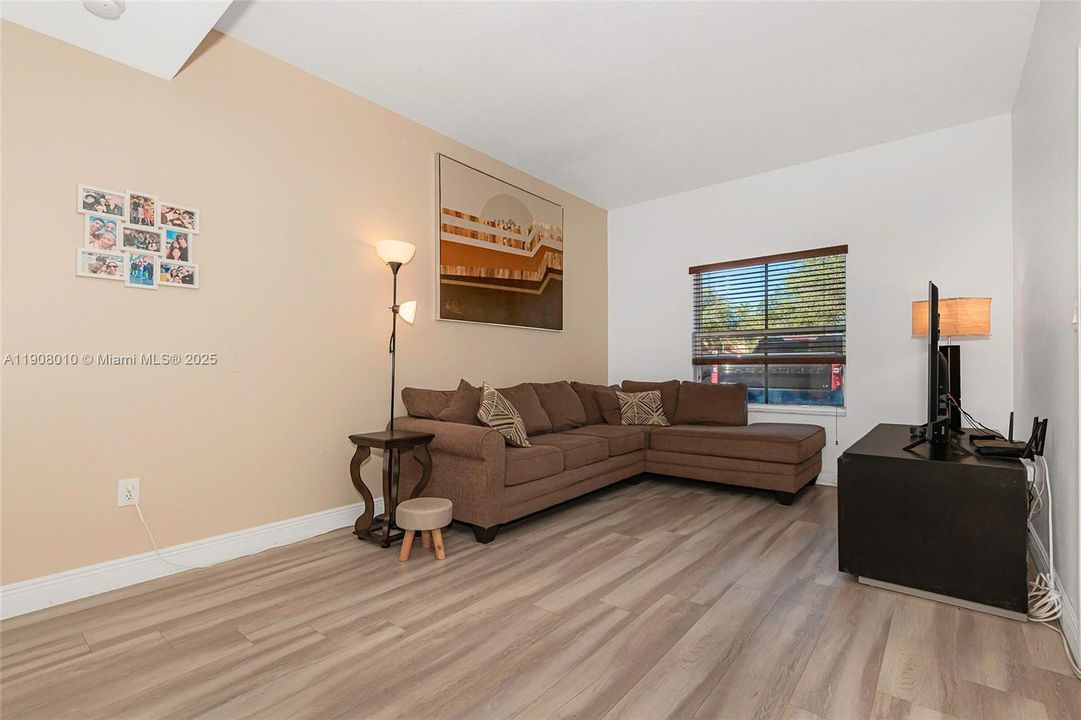 Active With Contract: $465,000 (3 beds, 2 baths, 1613 Square Feet)