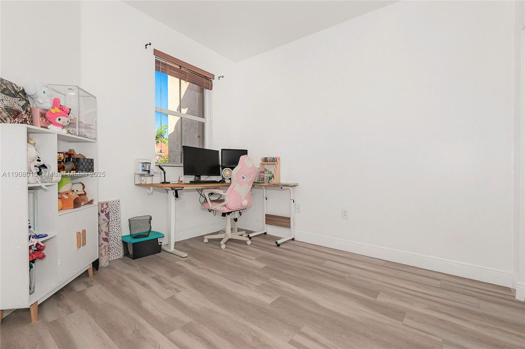 Active With Contract: $465,000 (3 beds, 2 baths, 1613 Square Feet)