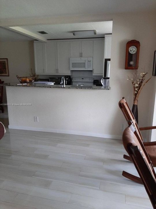 For Rent: $1,650 (1 beds, 1 baths, 1068 Square Feet)