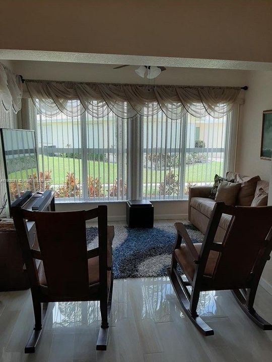 For Rent: $1,650 (1 beds, 1 baths, 1068 Square Feet)