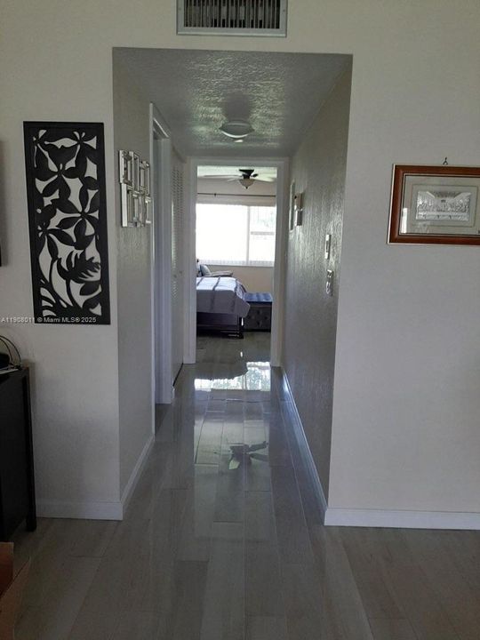 For Rent: $1,650 (1 beds, 1 baths, 1068 Square Feet)