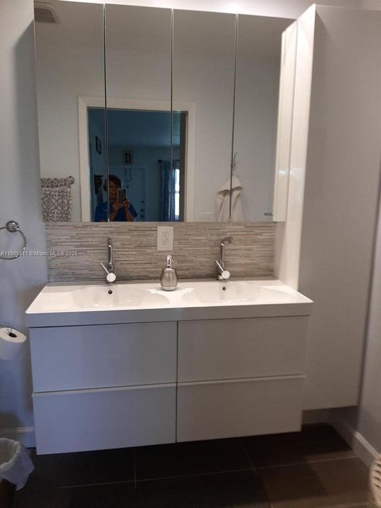 For Rent: $1,650 (1 beds, 1 baths, 1068 Square Feet)