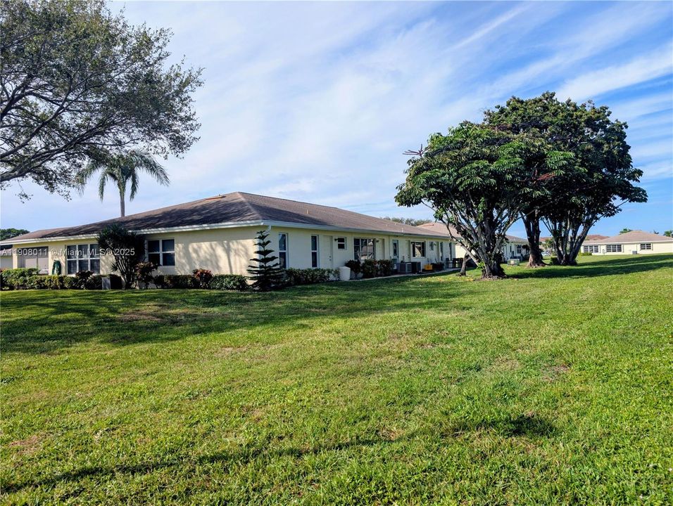 For Rent: $1,650 (1 beds, 1 baths, 1068 Square Feet)