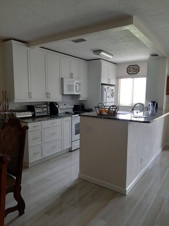 For Rent: $1,650 (1 beds, 1 baths, 1068 Square Feet)