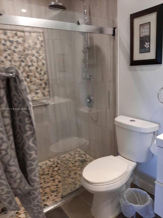 For Rent: $1,650 (1 beds, 1 baths, 1068 Square Feet)