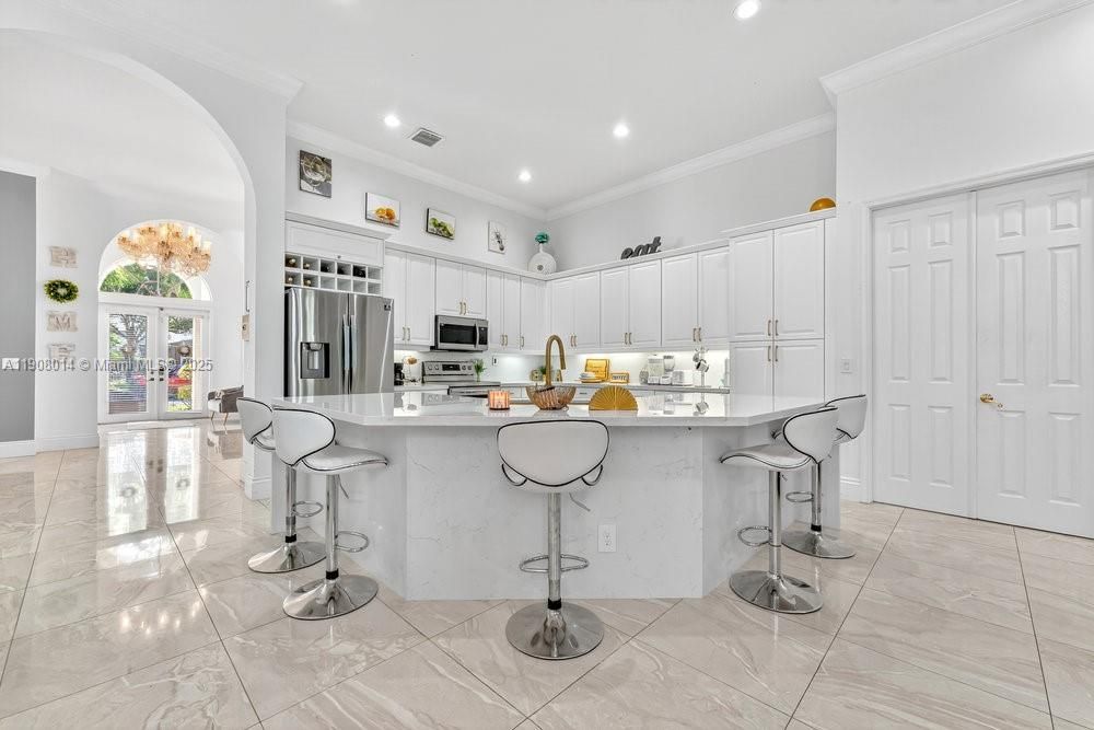 出租: $5,500 (4 贝兹, 3 浴室, 2897 平方英尺)