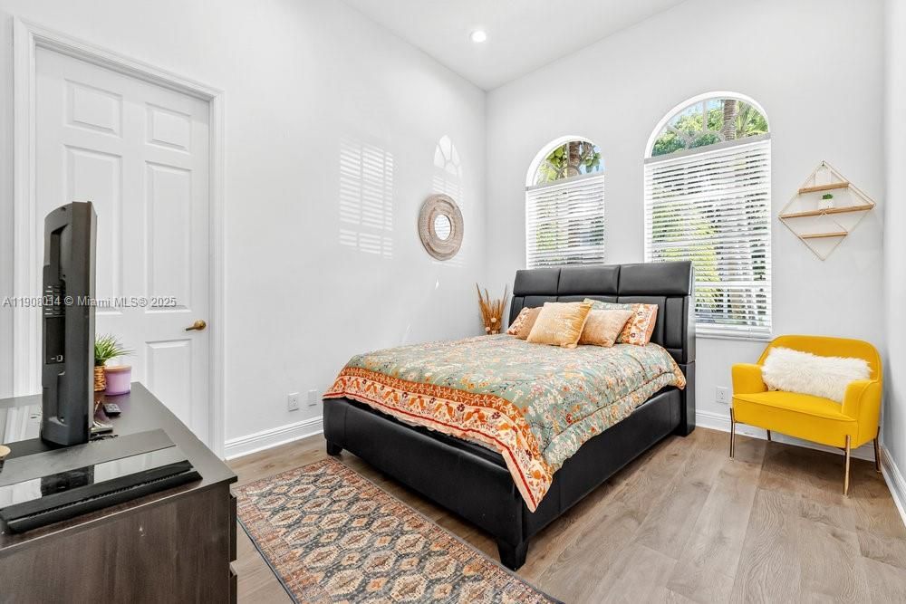 出租: $5,500 (4 贝兹, 3 浴室, 2897 平方英尺)