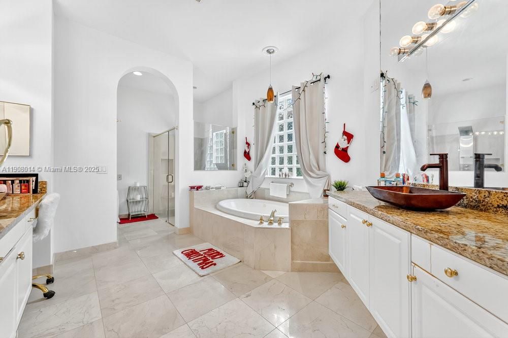 出租: $5,500 (4 贝兹, 3 浴室, 2897 平方英尺)