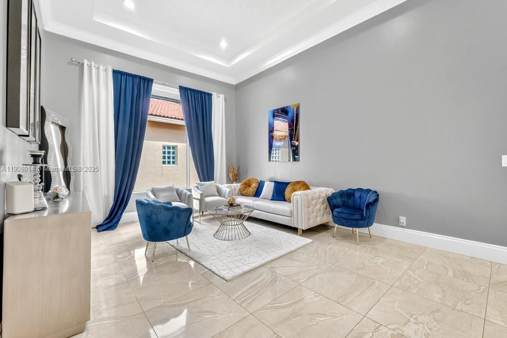 出租: $5,500 (4 贝兹, 3 浴室, 2897 平方英尺)