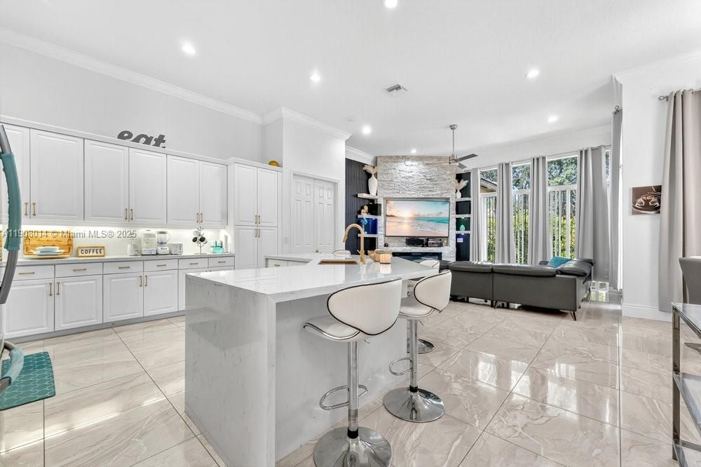 出租: $5,500 (4 贝兹, 3 浴室, 2897 平方英尺)