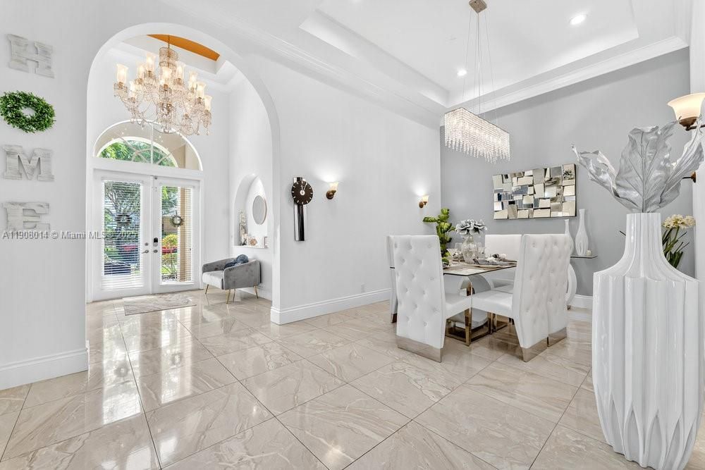 出租: $5,500 (4 贝兹, 3 浴室, 2897 平方英尺)