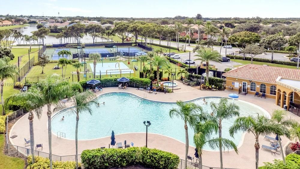 出租: $5,500 (4 贝兹, 3 浴室, 2897 平方英尺)