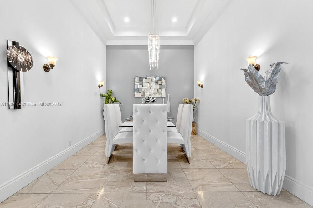 出租: $5,500 (4 贝兹, 3 浴室, 2897 平方英尺)