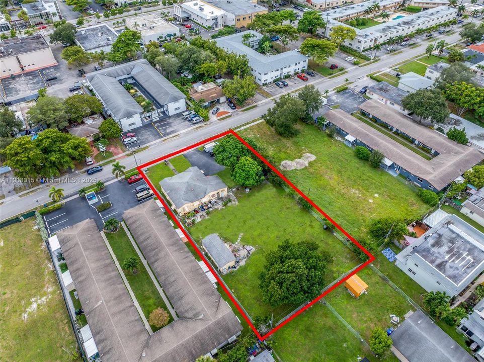 Под контрактом: $1,100,000 (0 спален, 0 ванн, 0 Квадратных фут)