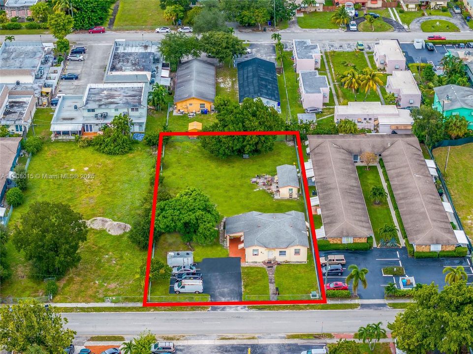 Под контрактом: $1,100,000 (0 спален, 0 ванн, 0 Квадратных фут)