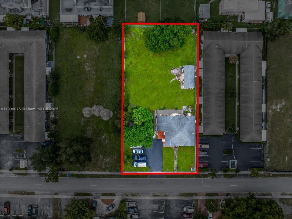 Под контрактом: $1,100,000 (0 спален, 0 ванн, 0 Квадратных фут)