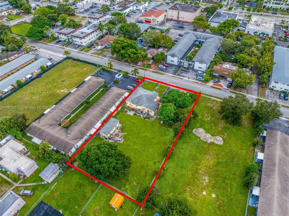 Под контрактом: $1,100,000 (0 спален, 0 ванн, 0 Квадратных фут)