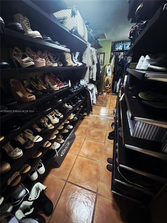 Active With Contract: $849,000 (4 beds, 3 baths, 2217 Square Feet)