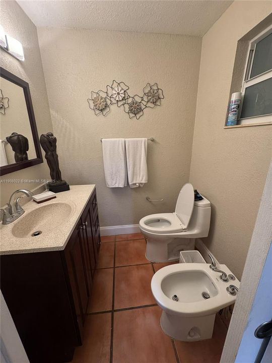 Active With Contract: $849,000 (4 beds, 3 baths, 2217 Square Feet)