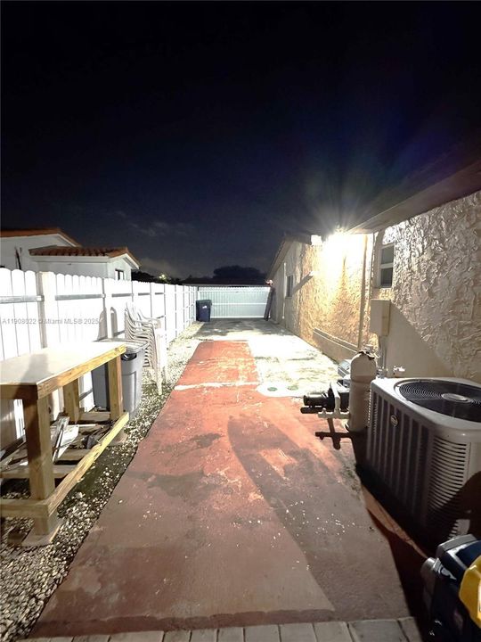 Active With Contract: $849,000 (4 beds, 3 baths, 2217 Square Feet)