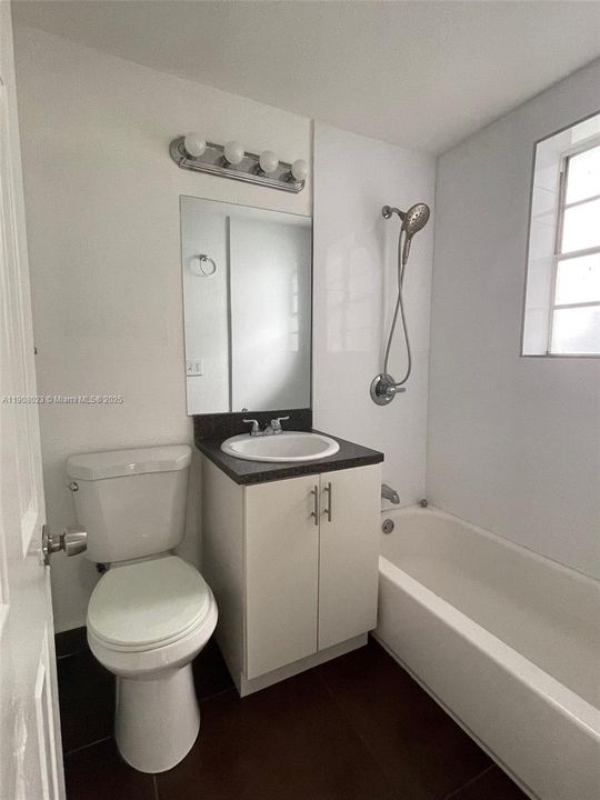 Recently Rented: $1,600 (1 beds, 1 baths, 630 Square Feet)