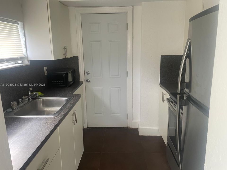 Recently Rented: $1,600 (1 beds, 1 baths, 630 Square Feet)