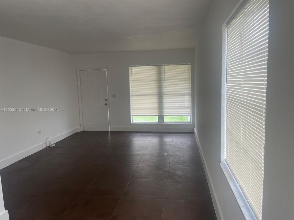 Recently Rented: $1,600 (1 beds, 1 baths, 630 Square Feet)
