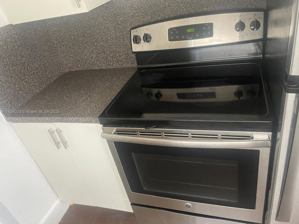 Recently Rented: $1,600 (1 beds, 1 baths, 630 Square Feet)