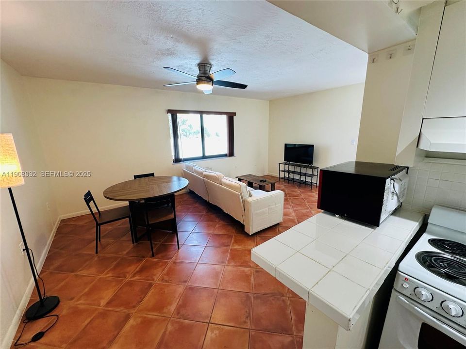 В аренду: $1,995 (1 спален, 1 ванн, 470 Квадратных фут)