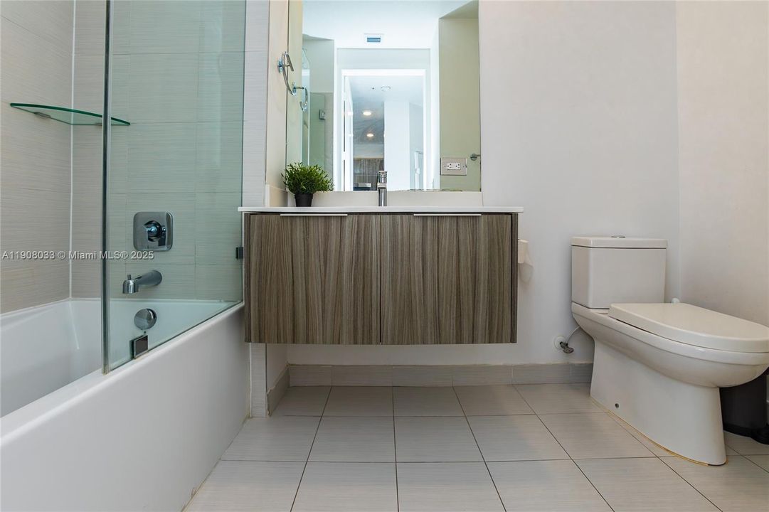 出租: $3,400 (3 贝兹, 2 浴室, 1102 平方英尺)