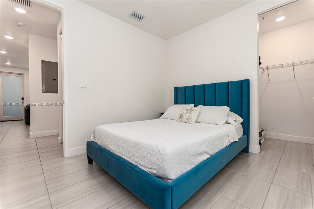 出租: $3,400 (3 贝兹, 2 浴室, 1102 平方英尺)