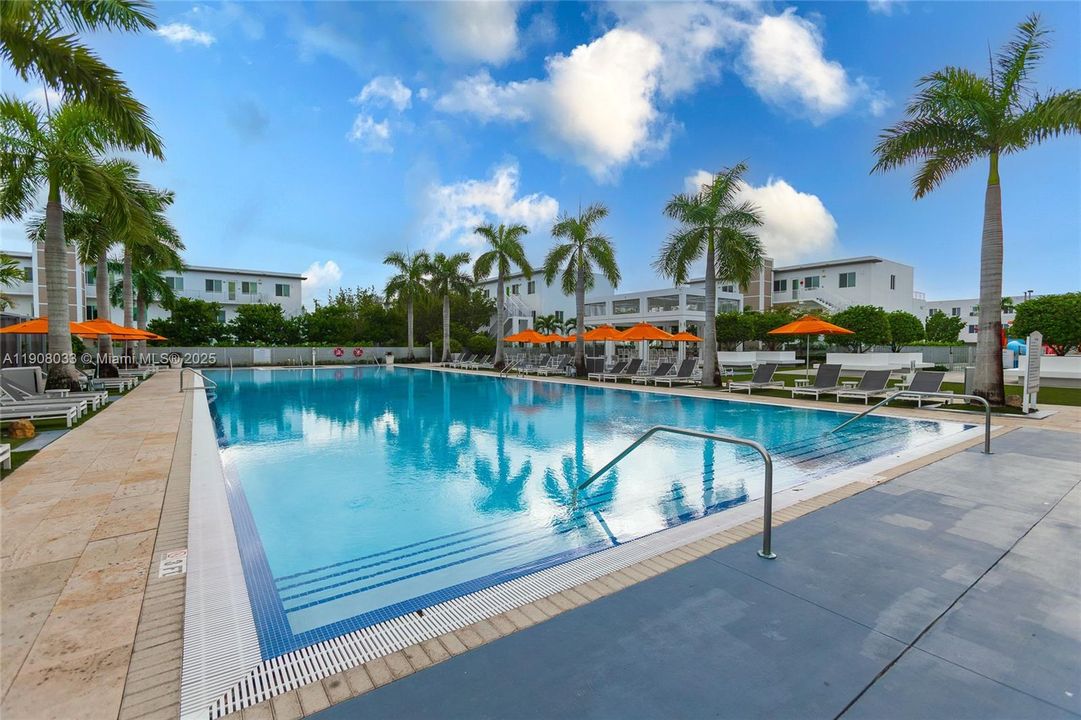 出租: $3,400 (3 贝兹, 2 浴室, 1102 平方英尺)