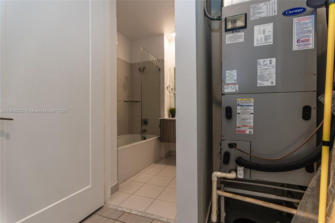 出租: $3,400 (3 贝兹, 2 浴室, 1102 平方英尺)