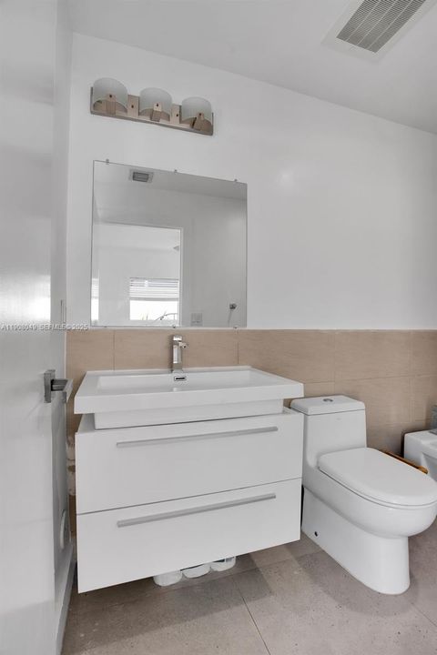 En Venta: $1,099,000 (2 camas, 2 baños, 1120 Pies cuadrados)