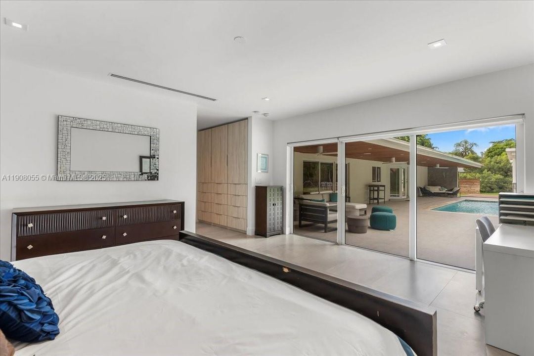 For Sale: $3,150,000 (6 beds, 4 baths, 3538 Square Feet)