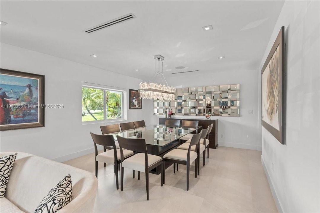 For Sale: $3,150,000 (6 beds, 4 baths, 3538 Square Feet)