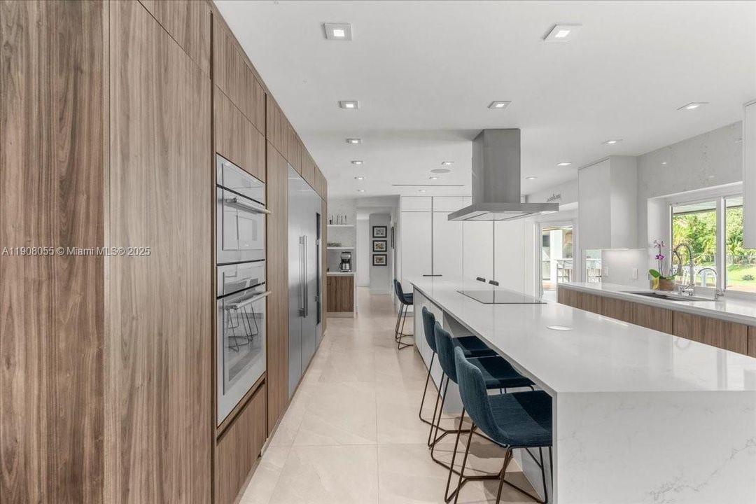 For Sale: $3,150,000 (6 beds, 4 baths, 3538 Square Feet)