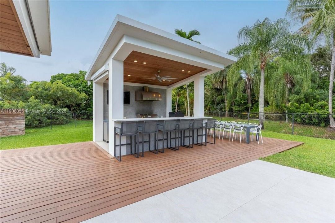 For Sale: $3,150,000 (6 beds, 4 baths, 3538 Square Feet)