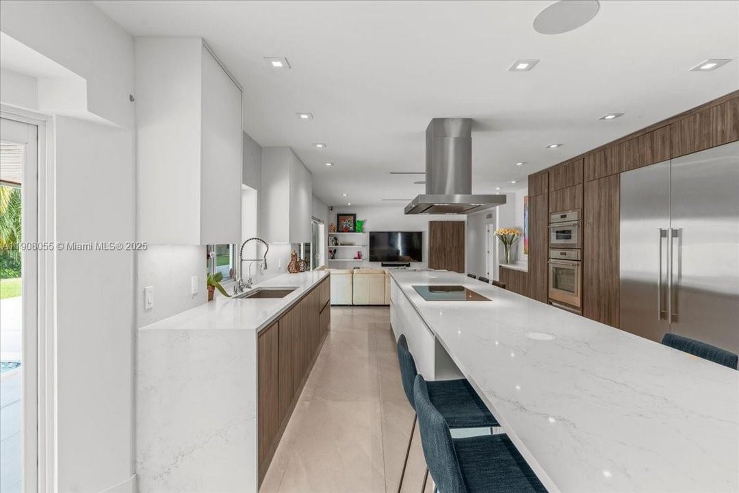 For Sale: $3,150,000 (6 beds, 4 baths, 3538 Square Feet)