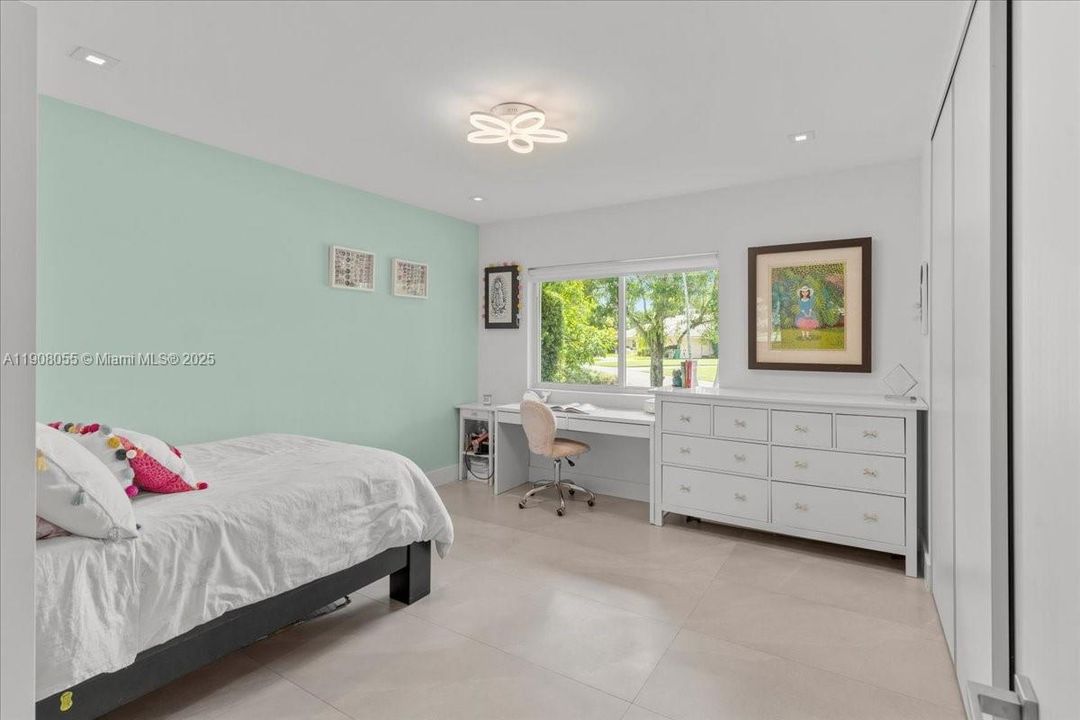 For Sale: $3,150,000 (6 beds, 4 baths, 3538 Square Feet)